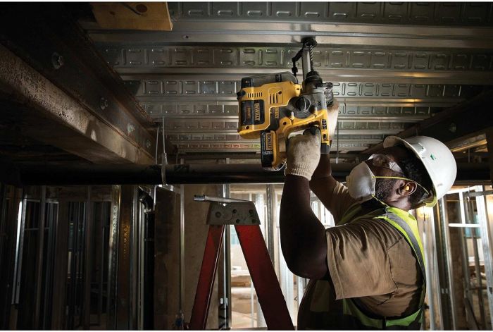Аккумуляторный перфоратор DeWALT SDS-Plus DCH273NT-XJ