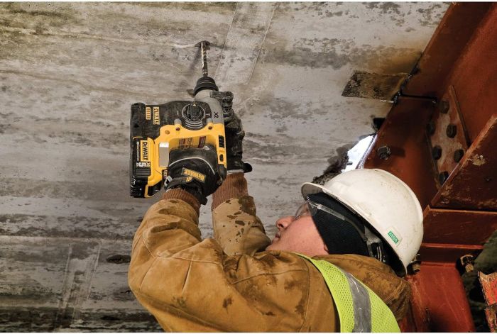 Аккумуляторный перфоратор DeWALT SDS-Plus DCH273NT-XJ